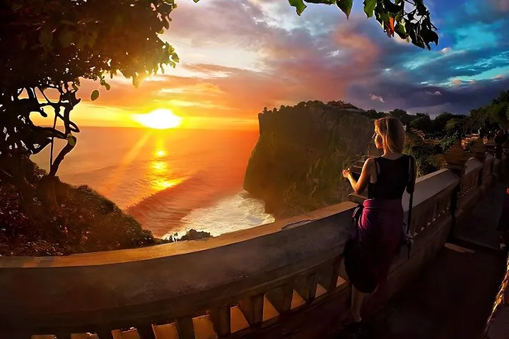 Uluwatu Romantic Sunset Package & Jimbaran Seafood Dinner